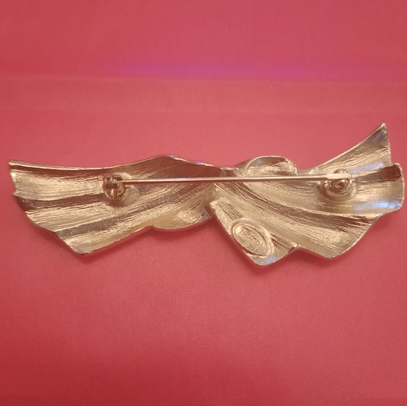 Vtg Trifari 80's Shiny Ribbed Bow Pin Brooch - Picture 3 of 4